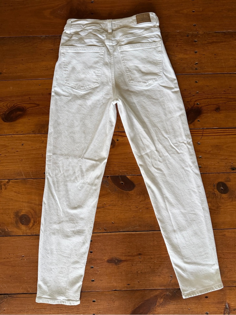 American Eagle White High-Waist Mom Jeans - Picture 5 of 5